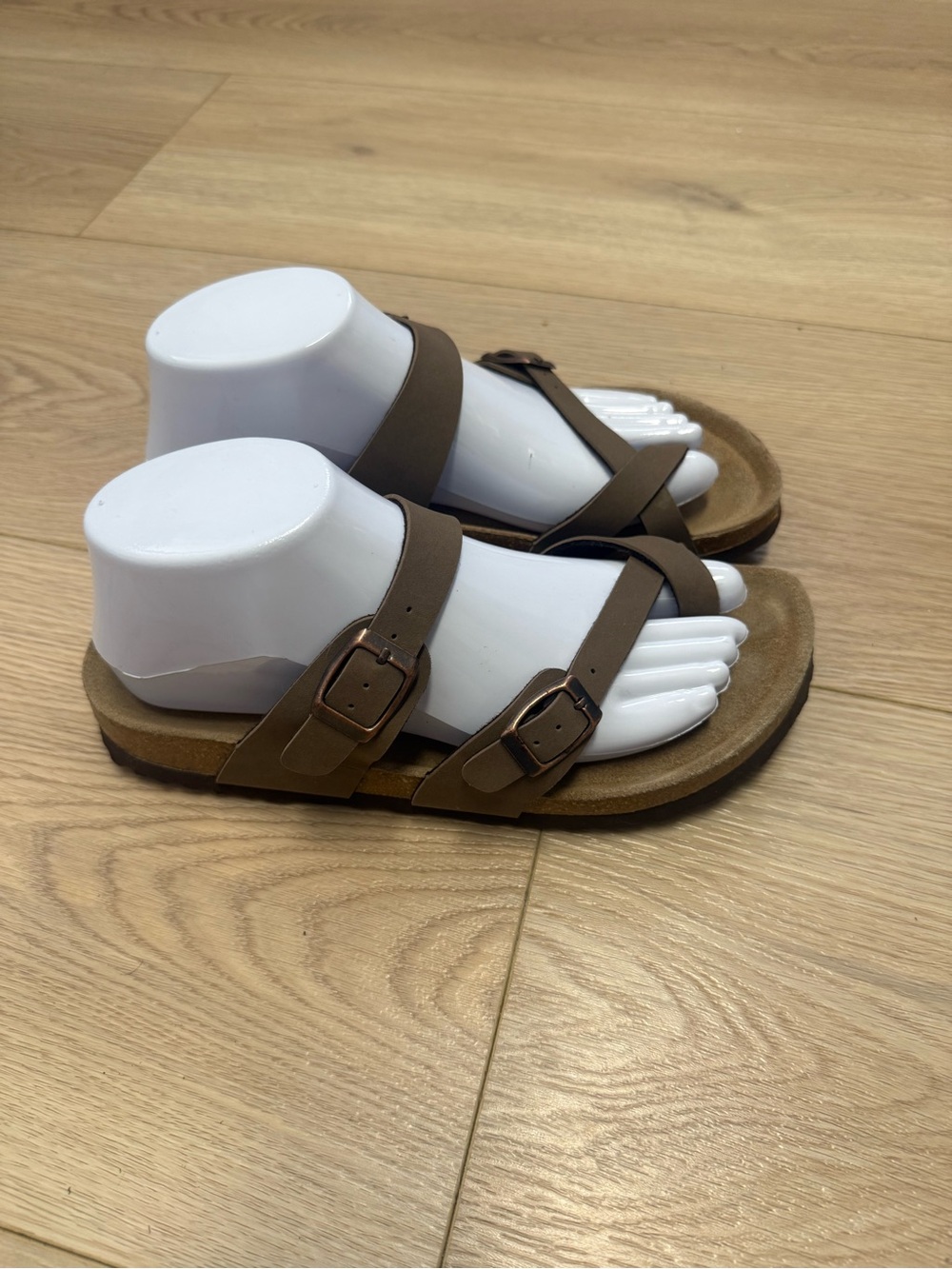CUSHIONAIRE Luna cork footbed sandals Woman’s Size 7.5